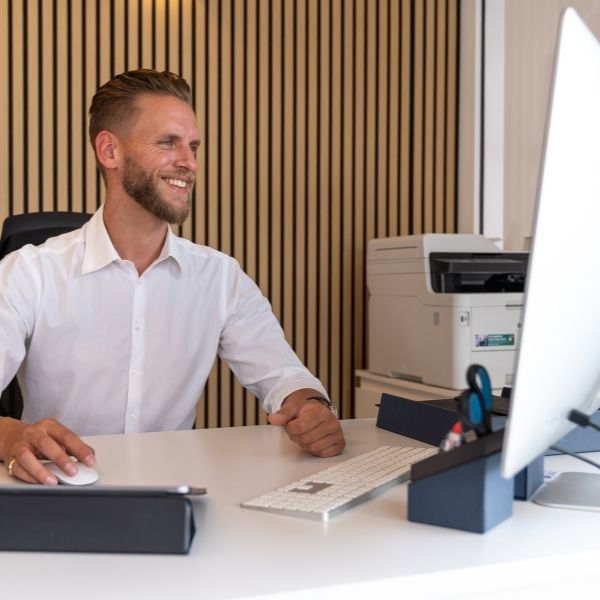 Jan-Arbeitsplatz-Van-Jan-Immobilien-600x600-Content